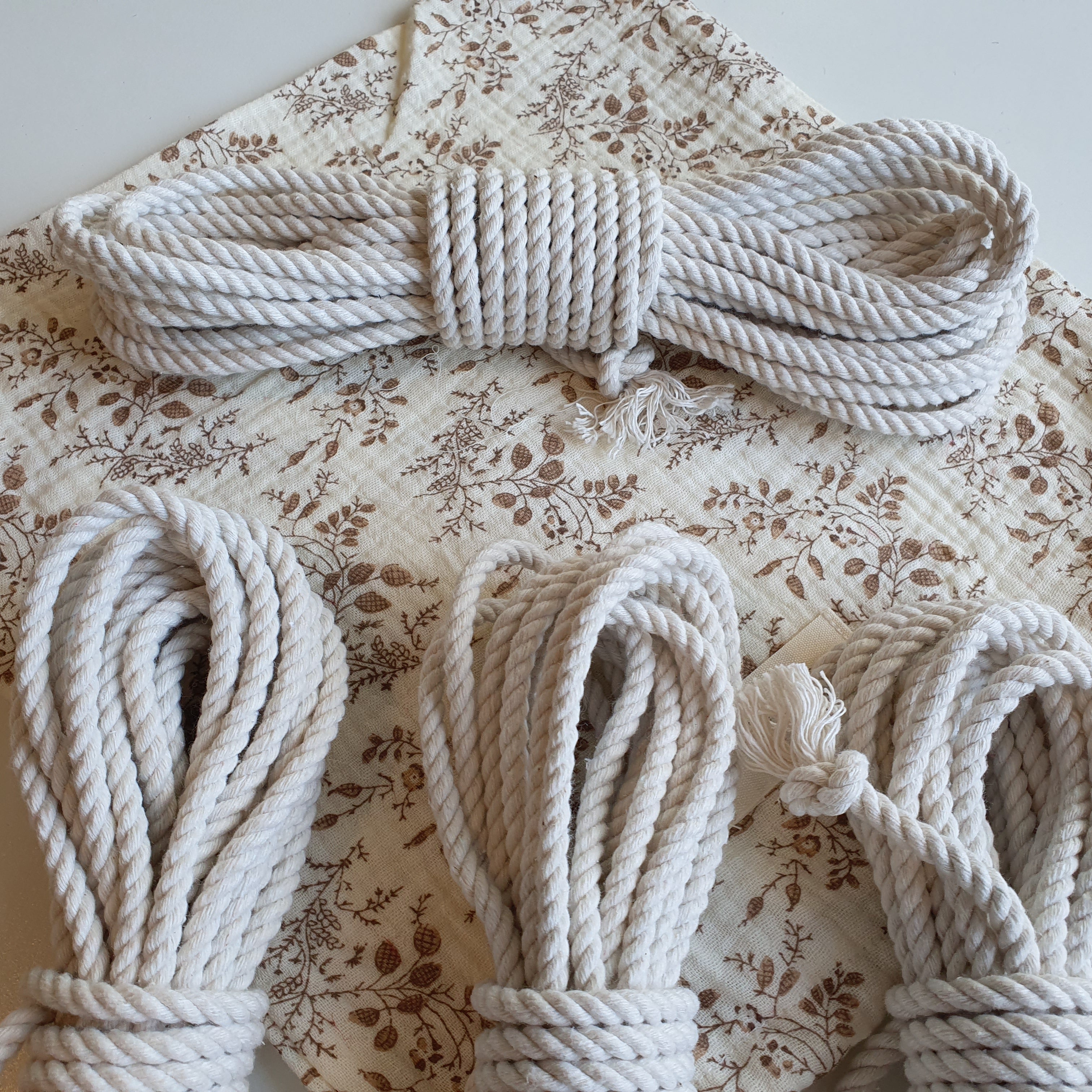 White Kinbaku Rope Cotton - Set 4×8m with White Spring Pouch