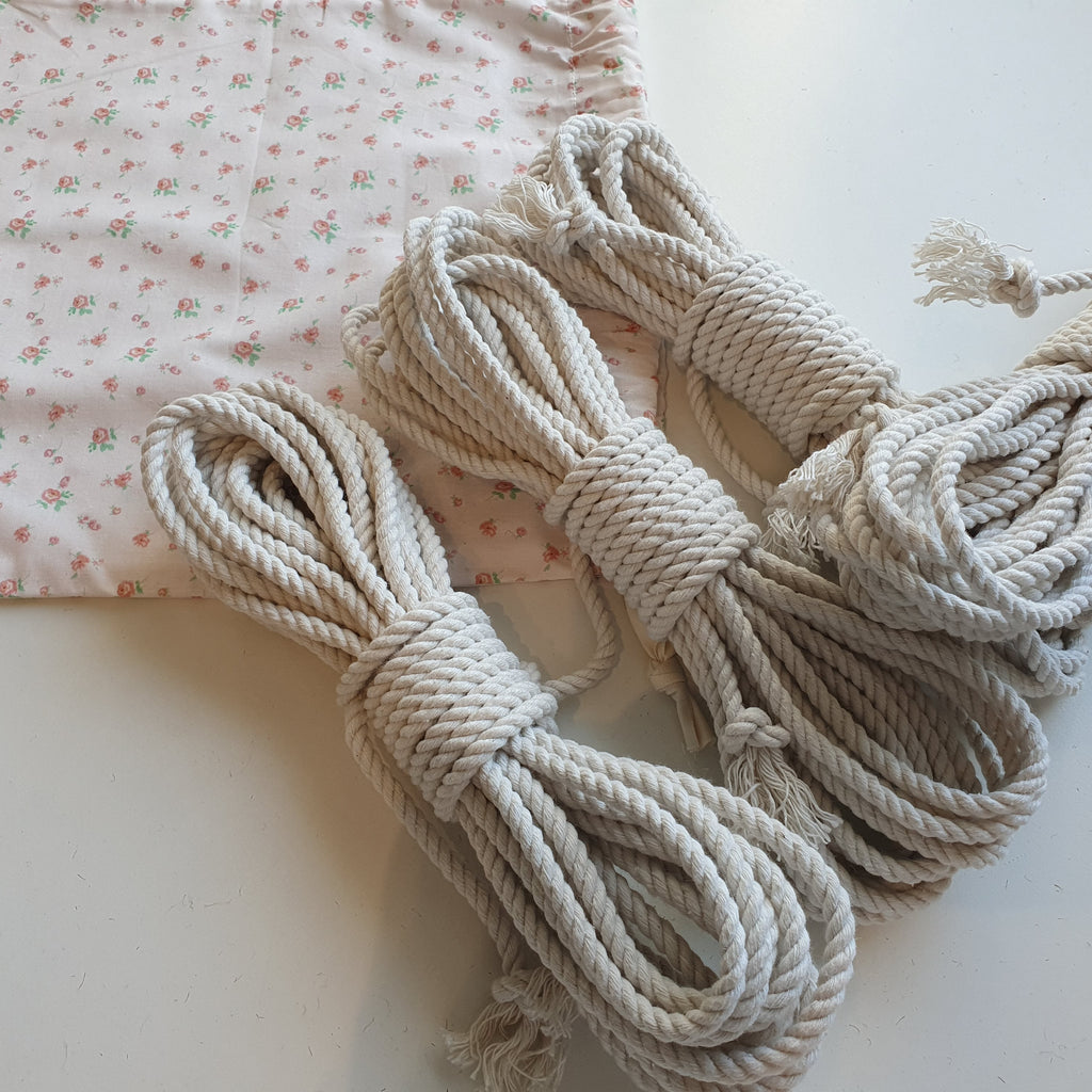 White Shibari Rope Cotton - Set 4×8m with White Floral Pouch