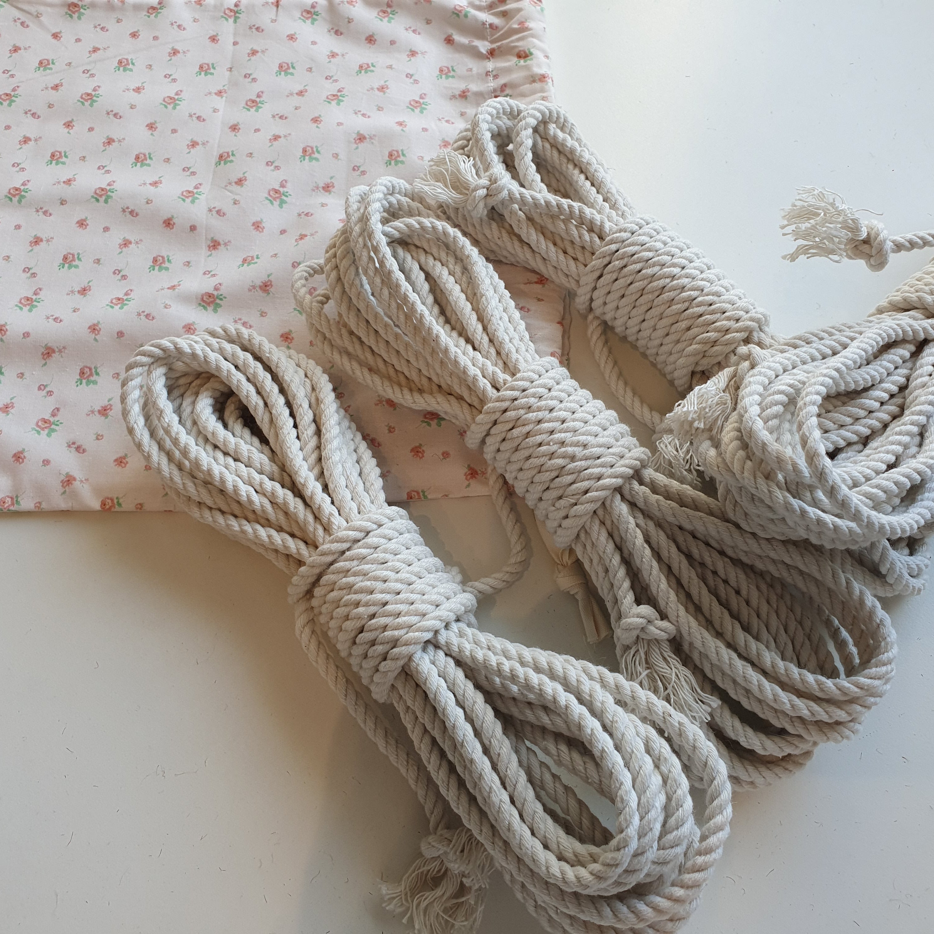 White Shibari Rope Cotton - Set 4×8m with White Floral Pouch