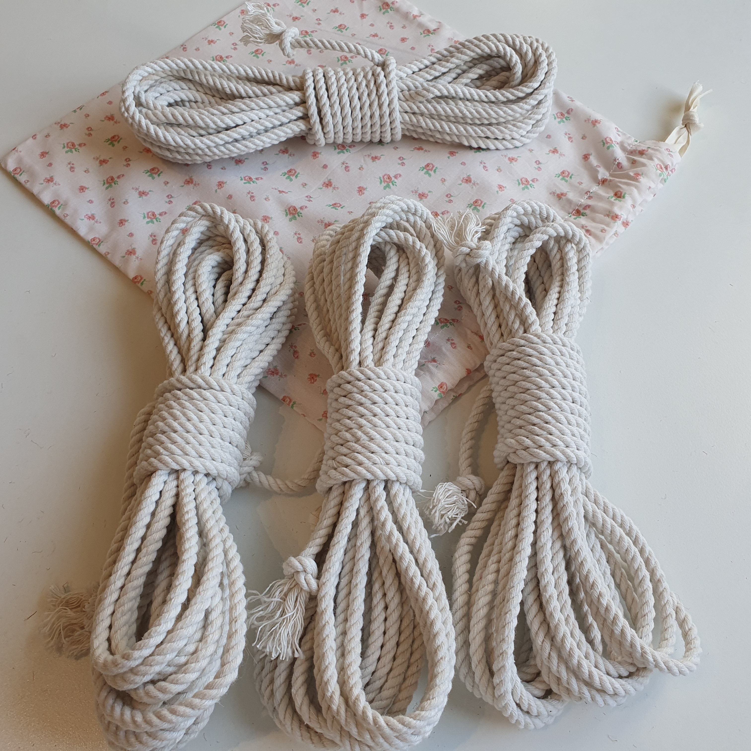 White Shibari Rope Cotton - Set 4×8m with White Floral Pouch